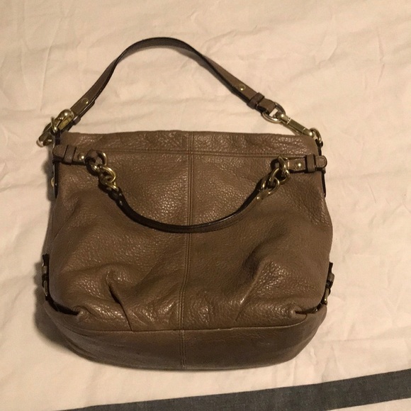 Coach Handbags - Adorable Coach Taupe Hobo Bag